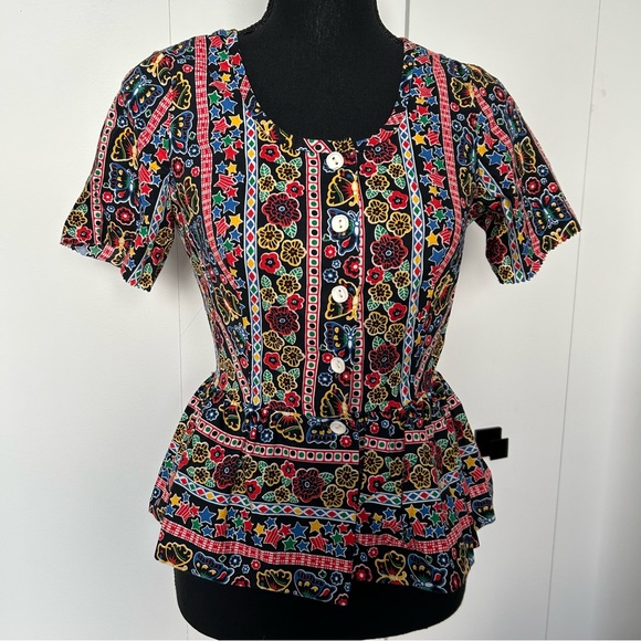 Vintage Tops - Gorgeous vintage top with colorful patern